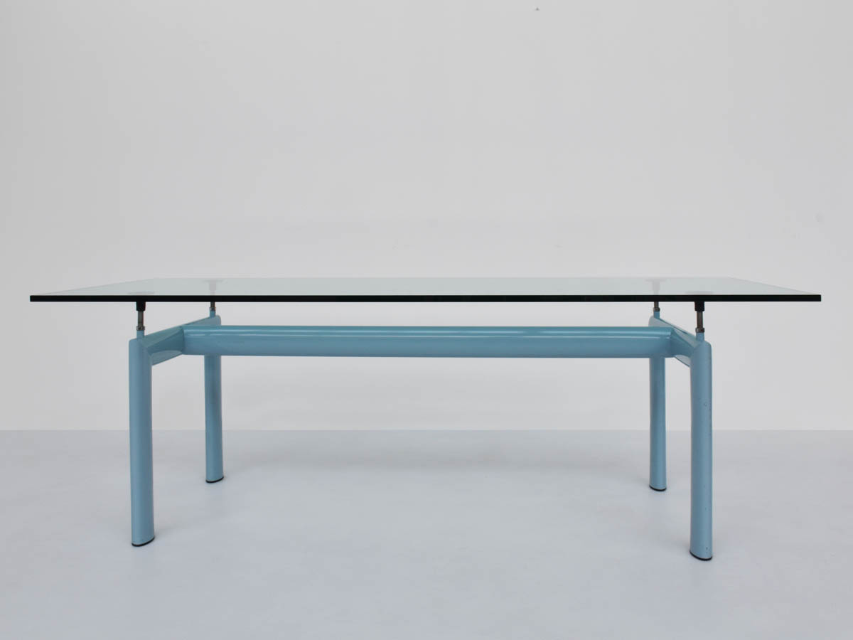 Table mod. LC6, Tube d’Avion in light blue