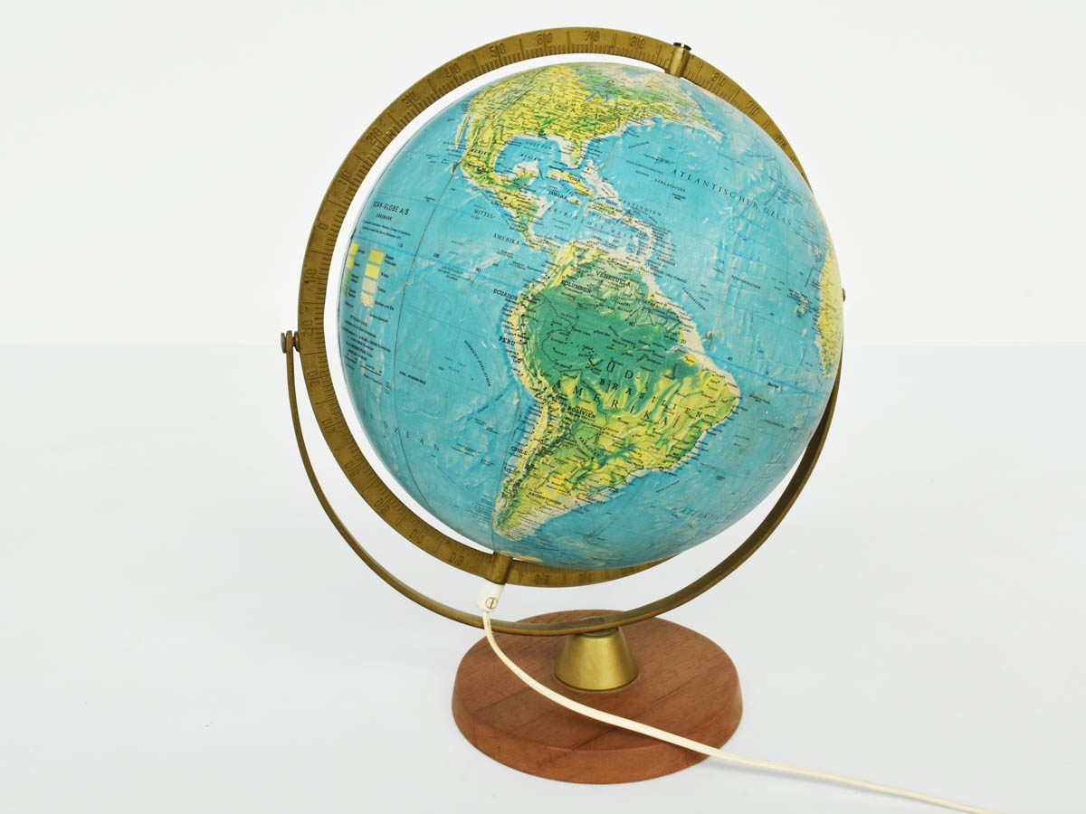 Adjustable illuminated globe