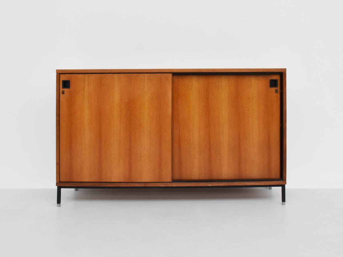 Sideboards aus Nussbaum, 3 verfügbar