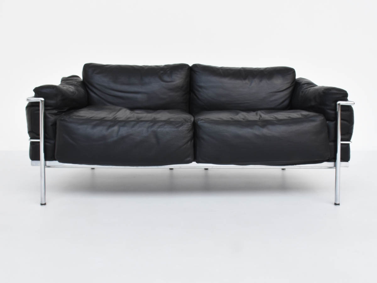 Zweisitziges Sofa Mod. Grand Confort in Leder schwarz patiniert