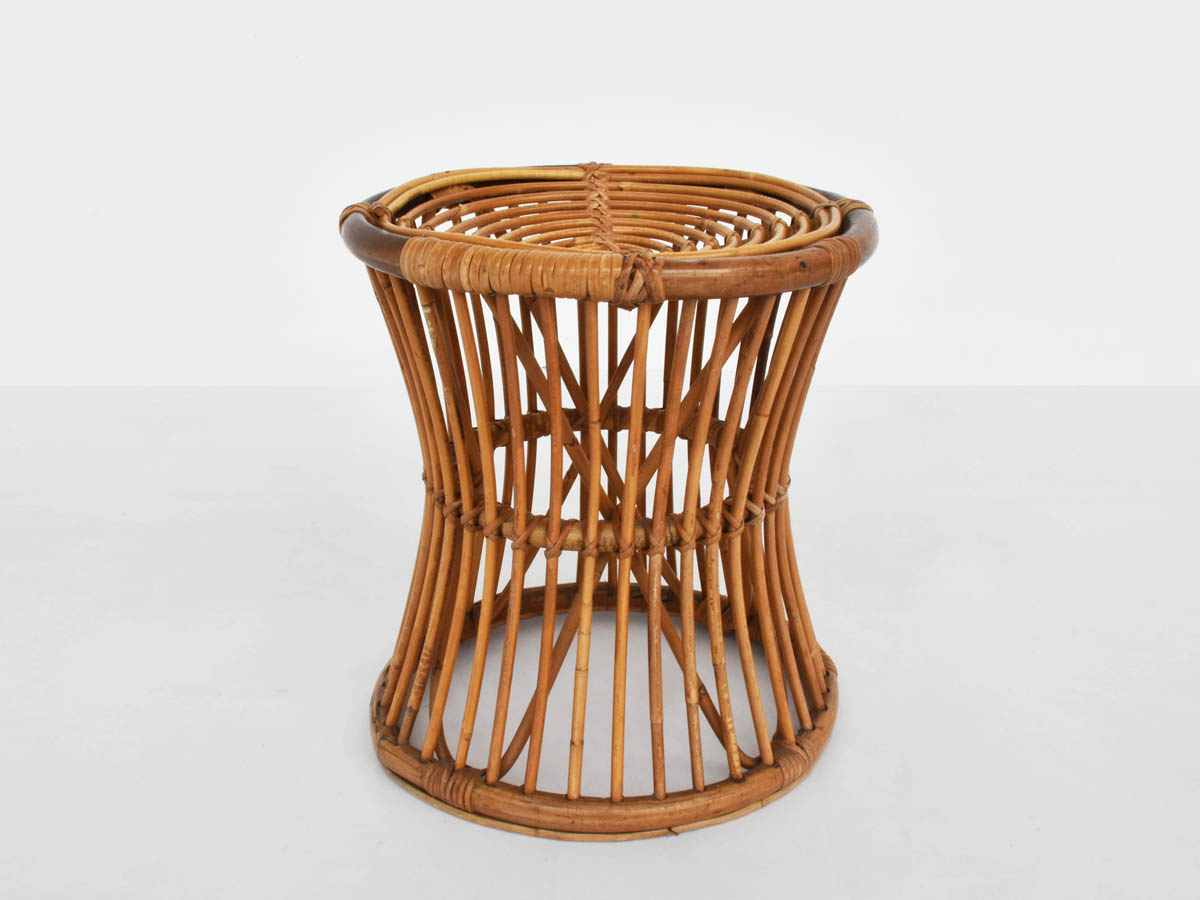 Sgabello in rattan