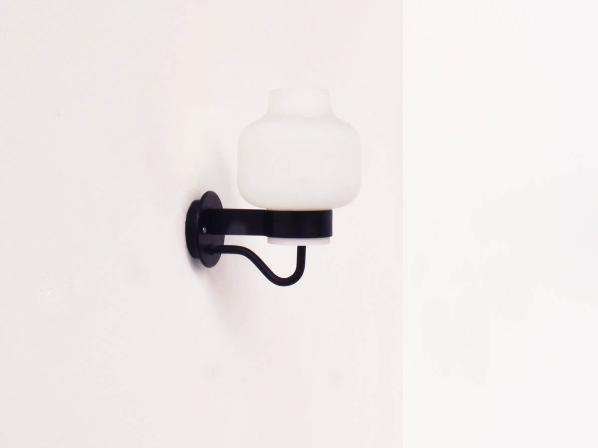 Small lantern wall sconce